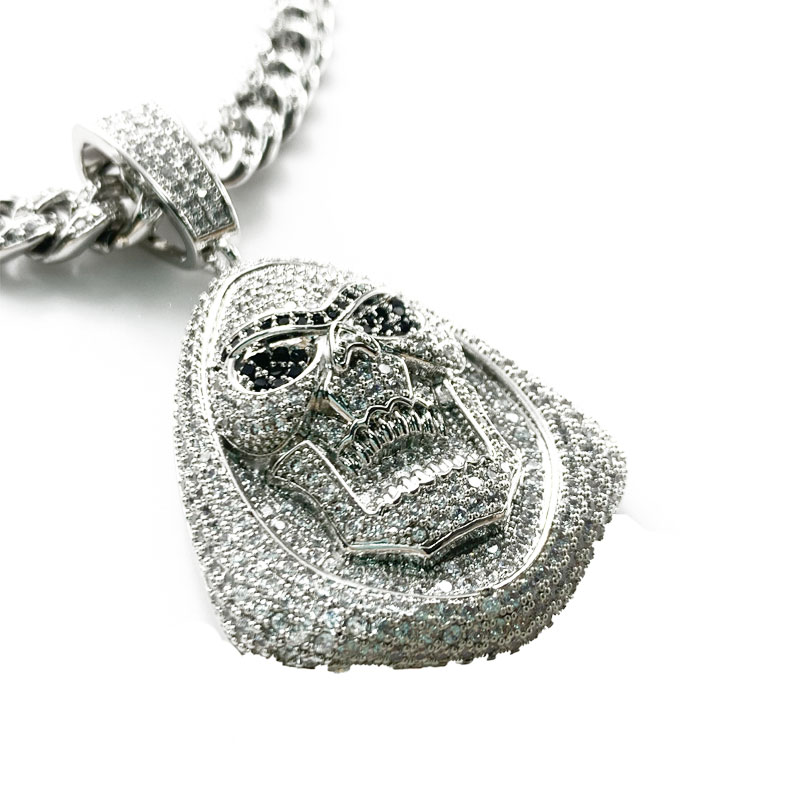 Noul cap de demon de zircon Hip-Hop-incrustat arată ca un colier de diamante