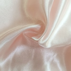 Reciclați moda poliesterică