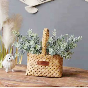 Manipulați coșul de flori