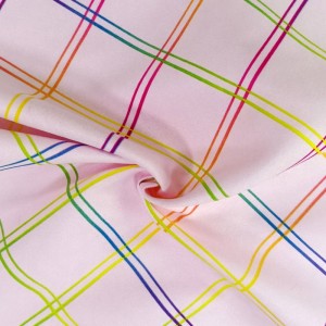 Reciclați moda poliesterică