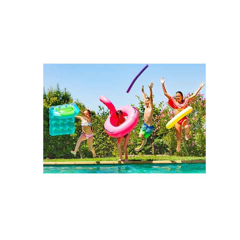 Cum să curățați plutescul piscinei murdare și lipicioase