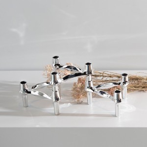 Sfeșnic triunghiular