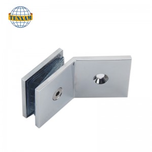 Un clip de fixare a unui pătrat de 135 grade