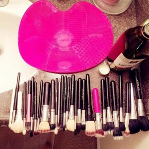 Silicon cosmetic perie de curățare Patu de curățare portabilă Instrument de curățare cu cană de aspirație Cosmetic de curățare a periei de silicon Curățarea periei cosmetice cu o cană de aspirație în formă de măr în fo...