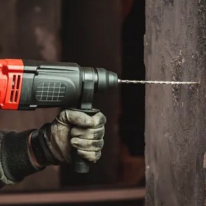 Magnet cu instrumente electrice