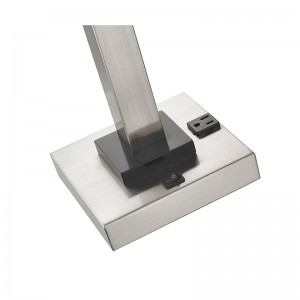 Lampa de masă cu un singurnoptieră la camera de oaspeți