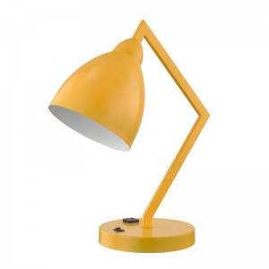 Lampa de birou cu braț metalic fix și cap cu o priză integrată și comutator de rocker/off la bază pentru camera de oaspeți