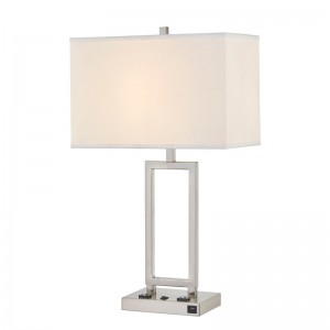 Lampa de birou Gatsby cu finisaj denichel periat, două prize, un comutator de balansoare/off și un port USB