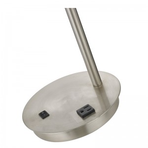 Lampa Corbel pentru un finisaj cunichel periat, un comutator de balansoar pe/off și o priză convenabilă la camera de oaspeți