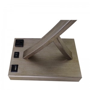 Lampa de birou de finisare din argint antic, cu un comutator de balansoar ON/off, o priză convenabilă și un port de încărcare USB la camera de oaspeți