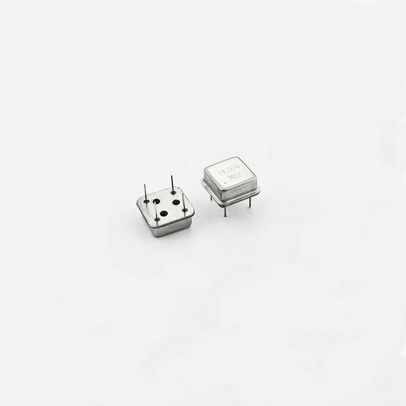 Oscilator de ceas standard 12x12mm