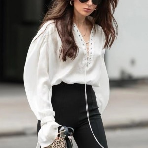 Cămașă cu mânecă lungă alb franceză 2023 Noua manșon evazat Temperament subțire V-Neck Design Sense Sense Tricou Tirt