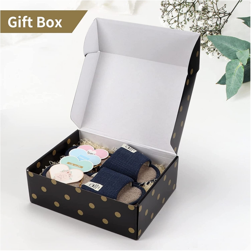 Cutie cadou personalizată cu cartonnegru și aur