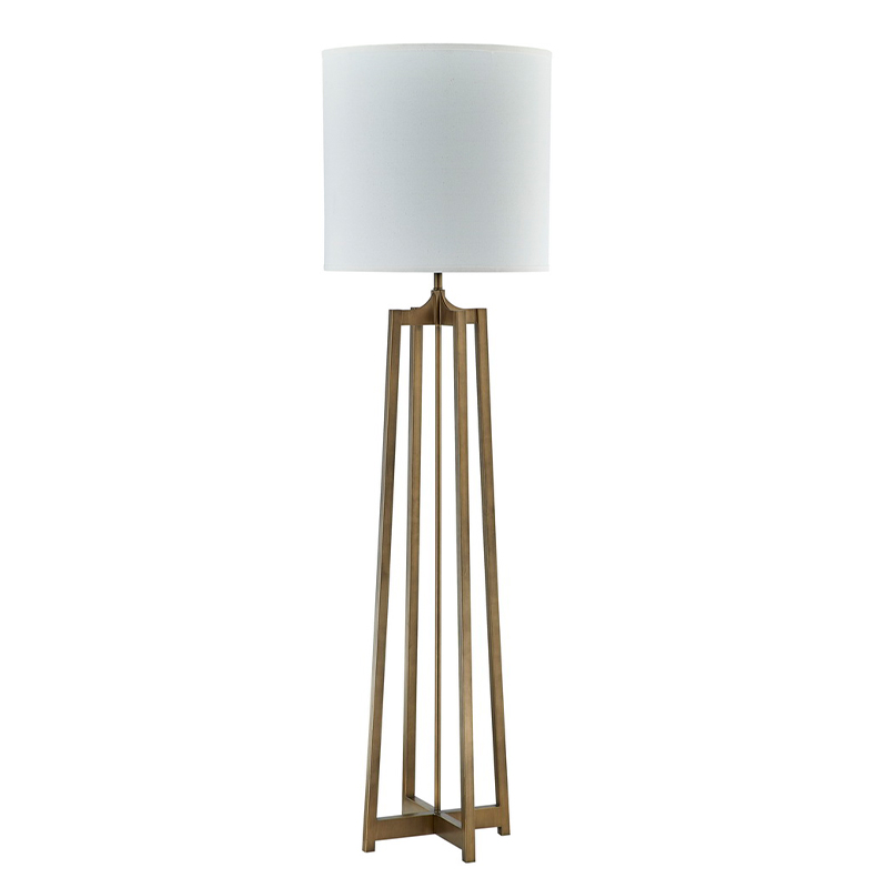 Canapea hotelului Hyatt de lângă lampa de podea cu finisaj de aur antic la camera de oaspeți