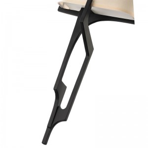 Hyatt Hotel Hotel Made Metal Wall Sconce cu finisaj din bronz întunecat și jumătate de umbră dreptunghiulară de țesătură la hotel coridor tipic