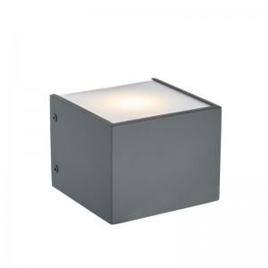 Lampa de perete hotel Hospitality cu finisaj gri vopsit și LED integrat în interior la hotel tipic de oaspeți