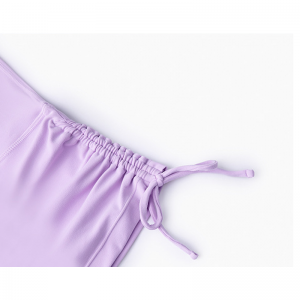 Pantaloni scurți de yoga din riduri de tracțiune dintr-o singură piesă