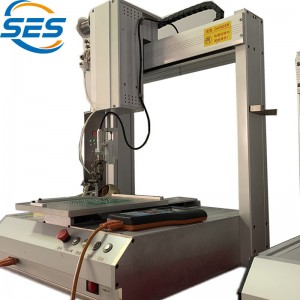 Mașină automată de lipit pentru sudare în puncte