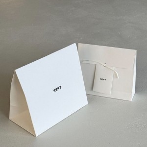 Tote triunghi minimalist de lux