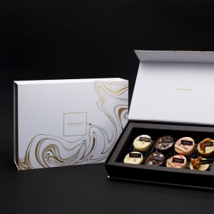 Cutie cadou minimalistă de aur