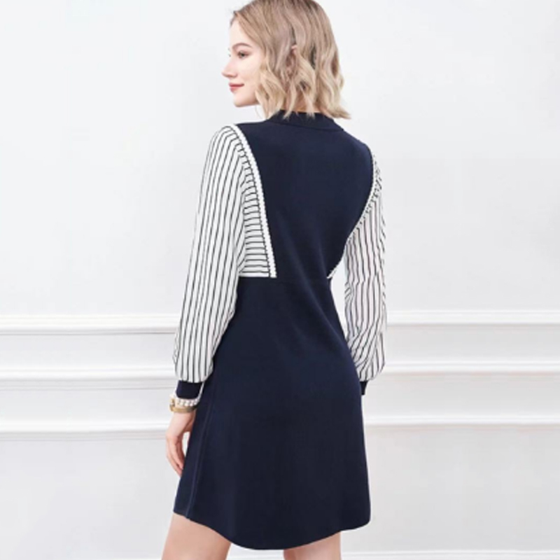 Căderea timpurie a micului guler invers tricot pe jumătate cardigan